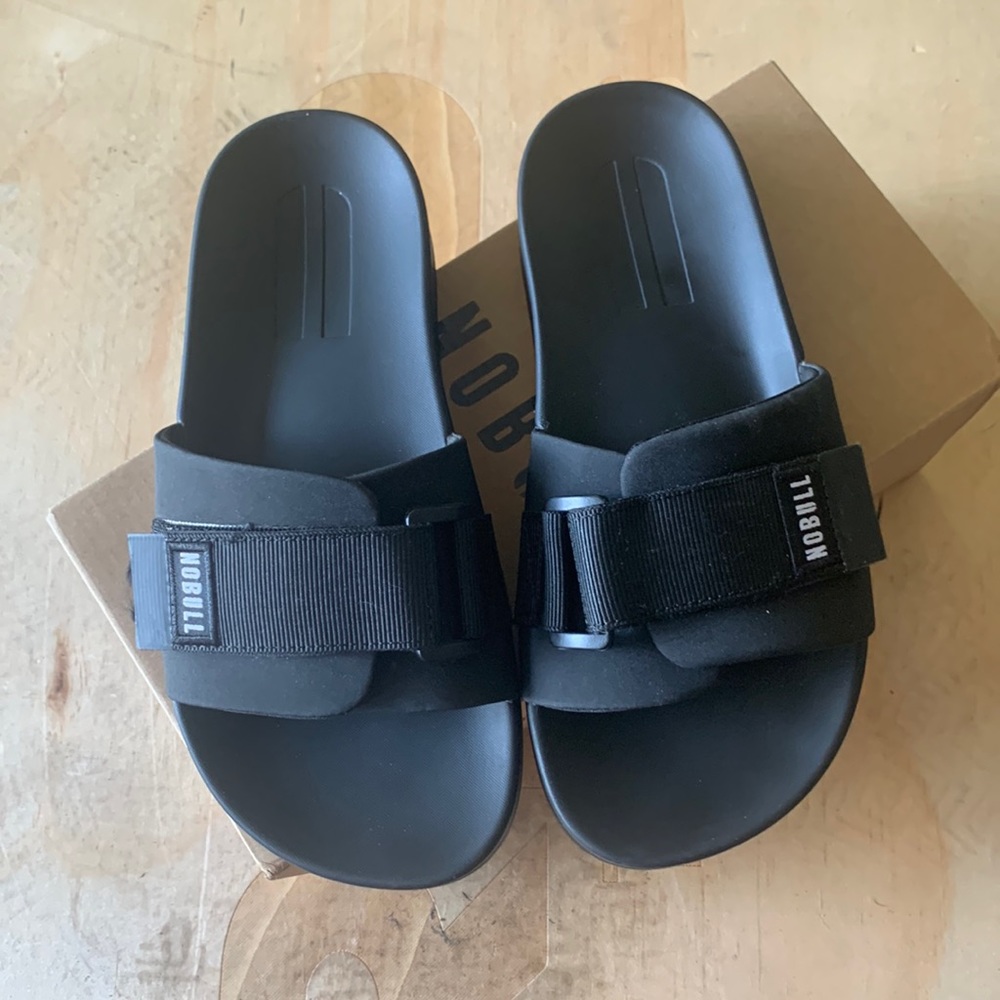 NOBULL slides EUC, wore several days on vaca and have no use for them now.